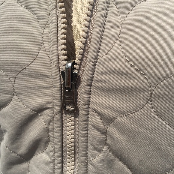 Tan LL BEAN PRIMALOFT zippered Vest Small 1458 - Picture 2 of 8
